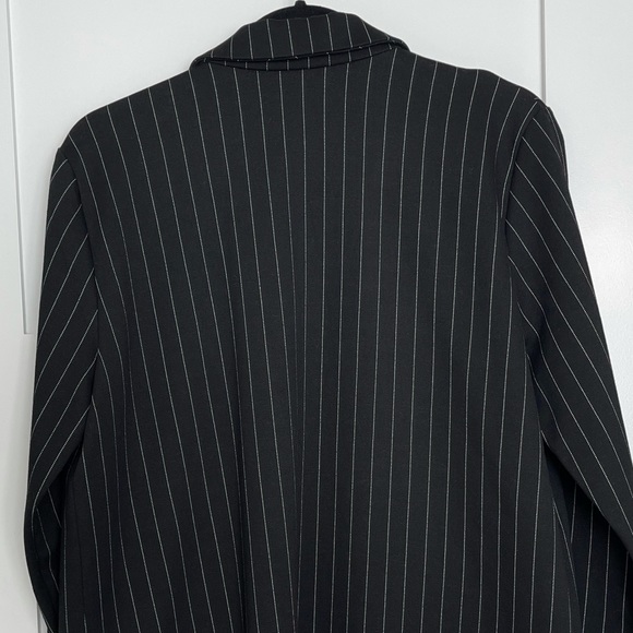 ***SOLD***H&M Blazer 🖤 - Picture 5 of 6